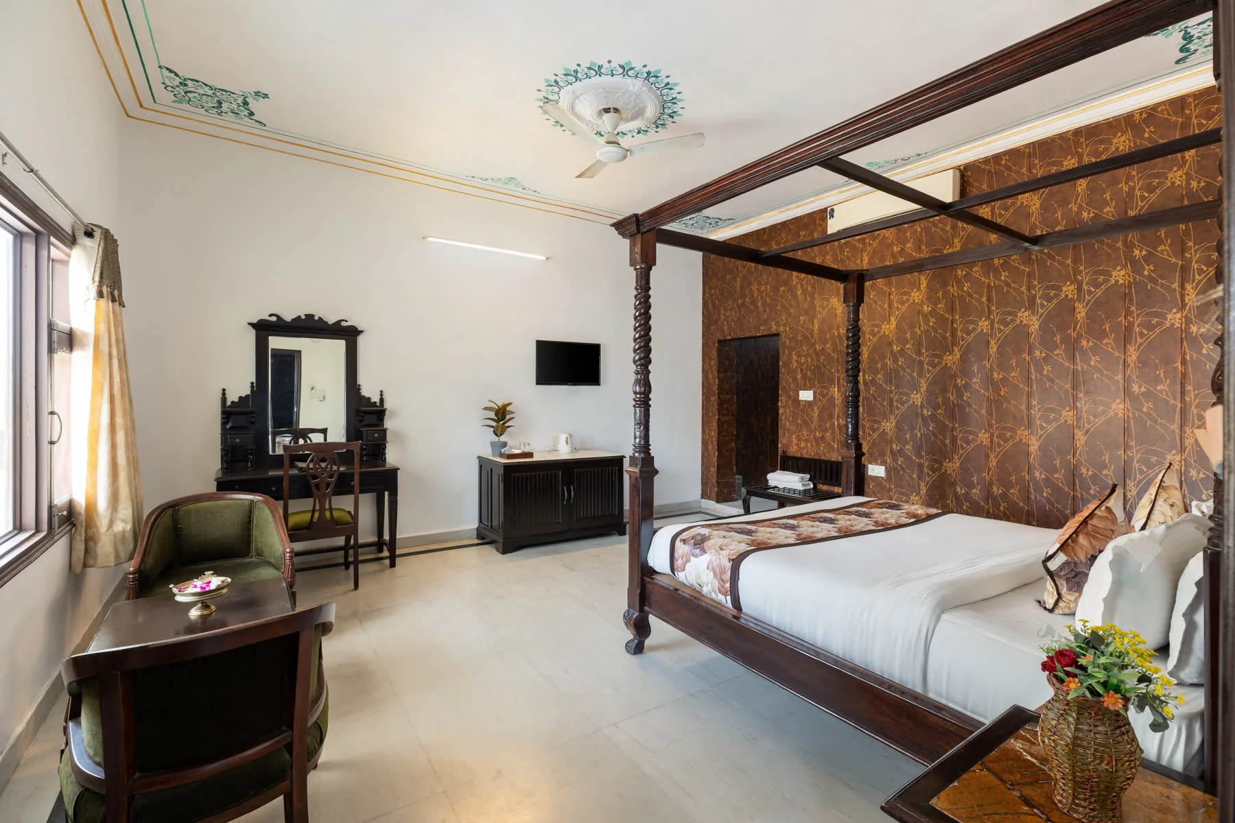 Udaipur Resort with Garden and Pool Facilities
